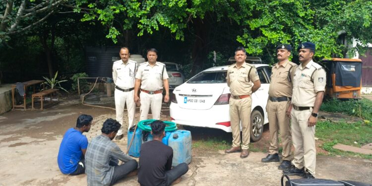 हाइवे पर मिले डीजल चोर* *पेट्रोलिंग पार्टी ने दबोचा* *माधवनगर क्षेत्र की घटना*