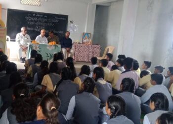 नगर में पर्यावरण संरक्षण के लिए जागरुक कर रहे हैं.. डॉक्टर हुकम सिंह(देश प्रेमी)