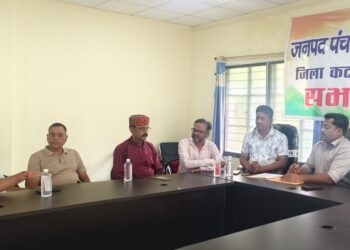 विधायक ने ली स्वास्थ्य विभाग की समीक्षा बैठक
