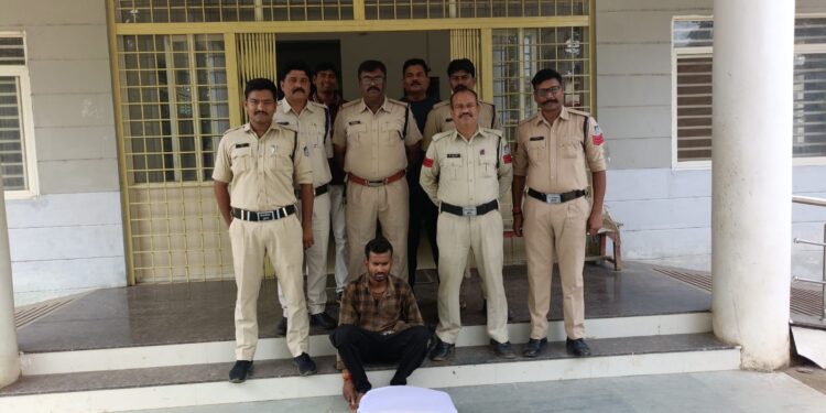 55 नशीली कफ सीरप कोरेक्स के आरोपी को पकड़ न्यायालय में किया पेश,,,
