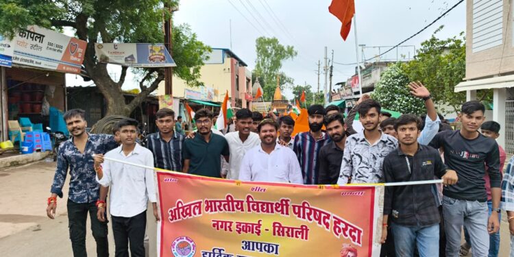 *अखिल भारतीय विद्यार्थी परिषद द्वारा 75 फीट के तिरंगे के साथ निकाली तिरंगा यात्रा*