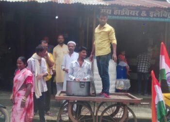 सिलौंडी स्वर्गीय कमलेश राय की स्मृति में 50 किलो ग्राम बूंदी का वितरण