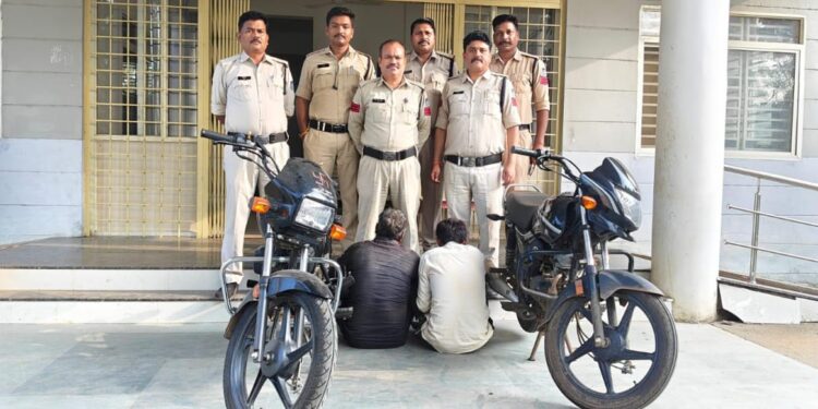 बड़ी सफलता के साथ मोटरसाइकिल चोरो को रीठी पुलिस ने धर दबोचा,,।