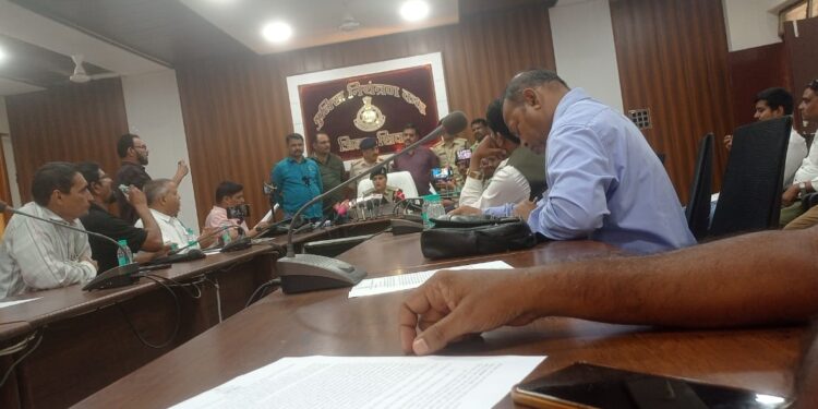 एमडी पावडर की तस्करी करने वाले अंतर्राज्जीय गिरोह पकड़ाया सिवनी पुलिस की गिरफ्त में // दो आरोपियों से 70000 रुपये का एमडी पावडर जब्त //