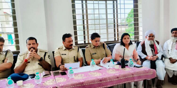 पुलिस प्रशासन ने आगामी त्योहारों पर कोतवाली में शांति समिति की बैठक में लिए ठोस निर्णय….  नर्मदापुरम एसडीओपी जितेंद्र पाठक ने आगामी त्यौहारों को लेकर गणमान्य नागरिकों सहित मीडिया से लिए सुझाव….