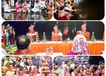 आज संस्कारधानी जबलपुर में ग्वारीघाट, उमाघाट पहुँचकर मध्य प्रदेश की जीवनदायिनी, पापहारिणी, पुण्यसलिला नर्मदा मैया के दर्शन – अर्चन एवं आरती का सौभाग्य प्राप्त हुआ।