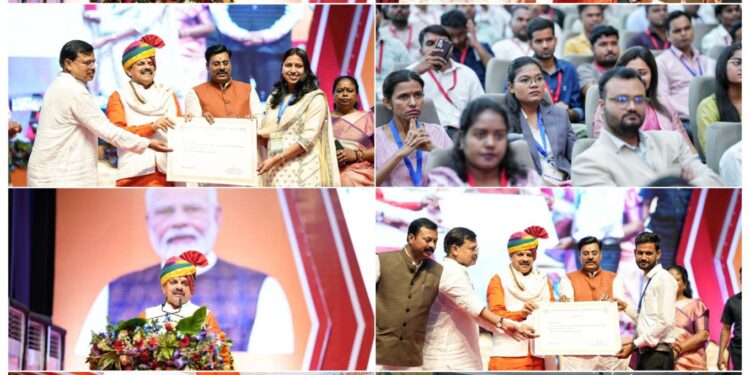 विद्युत कंपनियों के नवनियुक्त 1060 कार्मिकों को नियुक्ति पत्रों का वितरण व 51,711 नवीन पदों की स्वीकृति प्रदान कर शुभकामनाएं दीं