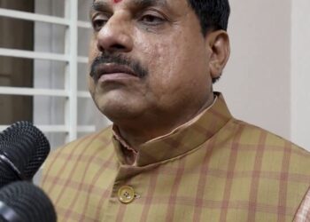 राहुल गांधी जी द्वारा चुनाव आयोग की निष्पक्षता पर सार्वजनिक रूप से बयानबाजी करना उनकी दिवालिया मानसिकता को उजागर करता है।