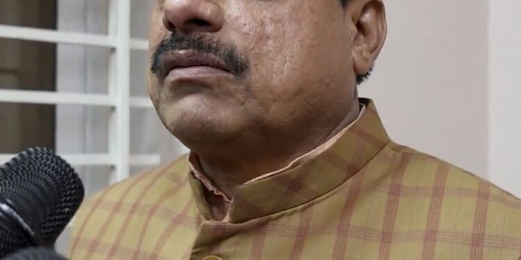 राहुल गांधी जी द्वारा चुनाव आयोग की निष्पक्षता पर सार्वजनिक रूप से बयानबाजी करना उनकी दिवालिया मानसिकता को उजागर करता है।