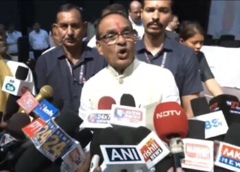 ये देश के लिए जीने का समय है। हम संकल्प लें कि अपने देश में बनी चीजें ही खरीदेंगे।