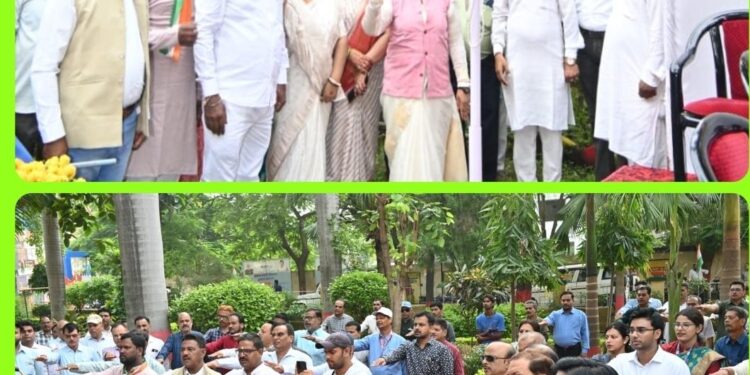 *महापौर श्रीमती सूरी ने आन बान और शान के साथ नगरनिगम कार्यालय में किया ध्वजारोहण* *अमर शहीदों और वीर सेनानियों को किया नमन* *नागरिकों को दी स्वतंत्रता दिवस की शुभकामनाएं*