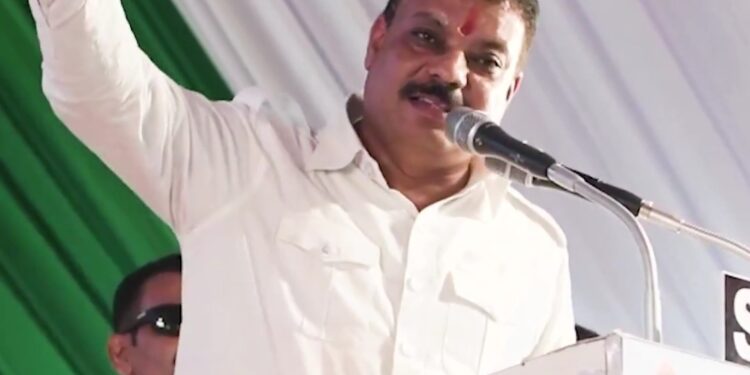 प्रदेश के किसानों को 24 घंटे बिजली नहीं मिलती, सरकार पूरे प्रदेश में स्मार्ट मीटर लगा रही है। स्मार्ट मीटर लगने के बाद जहाँ पहले ₹200 का बिल आता था, वहीं अब सीधे ₹1000 का बिल आएगा ये स्मार्ट मीटर अदानी के हैं। कांग्रेस पार्टी स्मार्ट मीटरों के खिलाफ बड़ा जनआंदोलन करेगी।