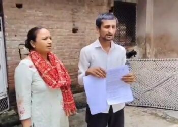 एक कोचिंग में सिक्योरिटी गार्ड के पास तीन करोड़ का सीजीएसटी का नोटिस पहुंची तो उसकी रूह फाख्ता हो गई! देखिए VIDEO