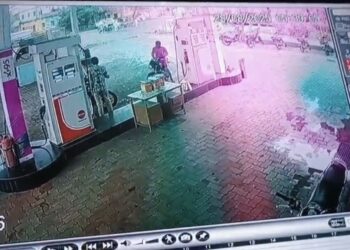 “दो पक्षों के बीच में चल खूब डंडे”  कालापीपल में चौराहे पर सरेआम गुंडागर्दी पुलिस का भय खत्म..पुलिस नज़र हटीं,दुर्घटना घटी