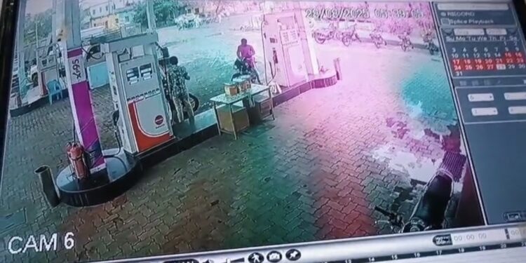 “दो पक्षों के बीच में चल खूब डंडे”  कालापीपल में चौराहे पर सरेआम गुंडागर्दी पुलिस का भय खत्म..पुलिस नज़र हटीं,दुर्घटना घटी