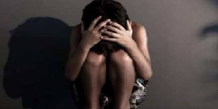 15 साल के लड़के के साथ 3 युवकों ने की हैवानियत, चिल्लाता रहा किशोर फिर भी नहीं पसीजा हवस के भूखे भेड़ियों का दिल, VIDEO भी बनाया