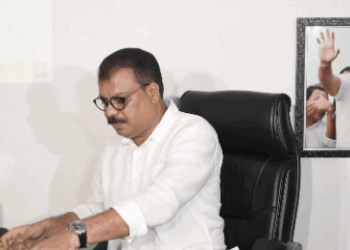 उमंग सिंगार ने चुनाव आयोग की भूमिका पर उठाए सवाल, वोटों के हेरफेर का लगाया आरोप