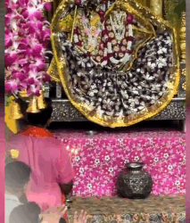 बरसाना राधारानी मंदिर में आरती और दर्शन के वीडियो देखें 28/8/2025