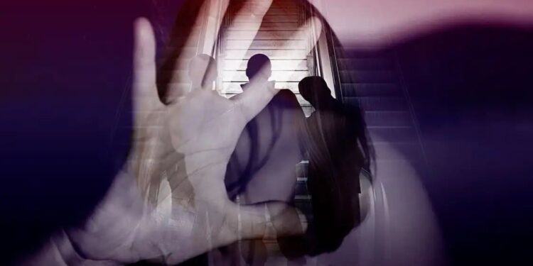 दिल्ली में इंसानियत शर्मसार ! बेटे ने ही लूट ली मां की इज्जत, मां-बेटी की शिकायत पर दरिंदा बेटा गिरफ्तार