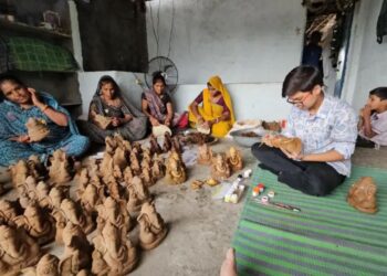 गोबर की मूर्तियों से हरियाली की राह, घर की चौखट से ही रोजगार की शुरुआत