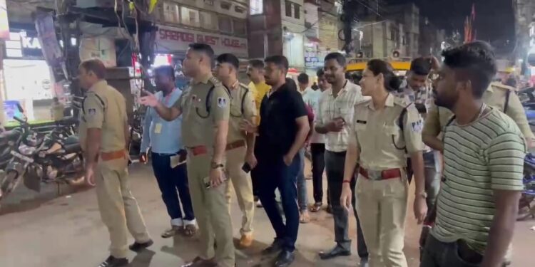 आगामी रक्षाबंधन पर्व में सुचारू यातायात व्यवस्था हेतु नगर निगम व यातायात विभाग ने चलाया संयुक्त अभियान फुटकर व्यापारियों से शहरी यातायात के साथ स्वच्छता बनाए रखने की गई अपील