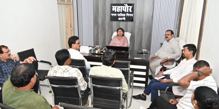 नगर में हर घर तिरंगा अभियान के सफल क्रियान्वयन हेतु महापौर एवं निगमायुक्त की मौजूदगी में बैठक संपन्न नगर में देशभक्ति से ओतप्रोत विभिन्न गतिविधियों का किया जाएगा आयोजन