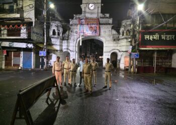 *👉 कांबिंग गस्त में कई वर्षों से फरार मामलों के 178 वारंट किए गए तामील’’* *👉 पकड़े गये अवैध शराब के कारोबार में लिप्त 38 आरोपी, 51 लीटर कच्ची एवं 81 पाव देशी शराब जप्त* *👉पकड़े गए अवैध हथियार लेकर घूमते 9 आरोपी, 9 चाकू जप्त*