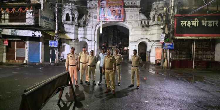 *👉 कांबिंग गस्त में कई वर्षों से फरार मामलों के 178 वारंट किए गए तामील’’* *👉 पकड़े गये अवैध शराब के कारोबार में लिप्त 38 आरोपी, 51 लीटर कच्ची एवं 81 पाव देशी शराब जप्त* *👉पकड़े गए अवैध हथियार लेकर घूमते 9 आरोपी, 9 चाकू जप्त*