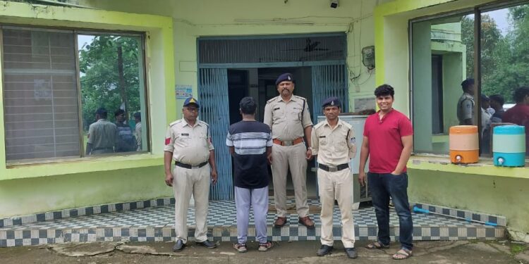 मंडला -थाना निवास पुलिस की त्वरित कार्यवाही — नाबालिग छात्रा से छेड़छाड़ करने वाला शासकीय शिक्षक गिरफ्तार