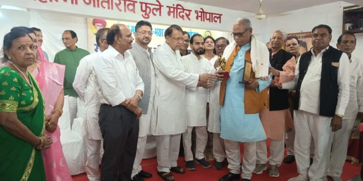प्रदेश स्तरीय रामजी महाजन पिछड़ा वर्ग सम्मान से श्री कुंअर सिंह सैनी को किया गया सम्मानित,….