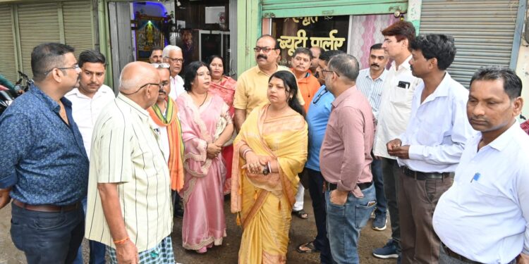 *पंडित दीनदयाल उपाध्याय वार्ड के नागरिकों को मिली सी.सी रोड और नाली निर्माण की सौगात* *नागरिकों को मिलेगी बेहतर आवागमन की सुविधा स्वास्थ्य सुविधाओं में होगा इजाफा – महापौर श्रीमती सूरी*