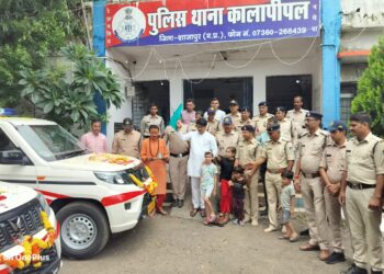 कालापीपल थाने को मिली 3 आधुनिक 112 डायल गाड़ीयों को हरी झंडी दिखाकर किया रवाना…विधायक घनश्याम चंद्रवंशी,शुजालपुर एसडीओपी निमेष देशमुख….।