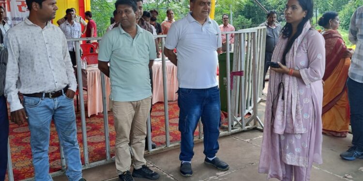 *विसर्जन कुण्डों पर नगर निगम की चाकचौबंद व्यवस्था पर निगमायुक्त प्रीति यादव ने रखी स्वयं निगरानी*