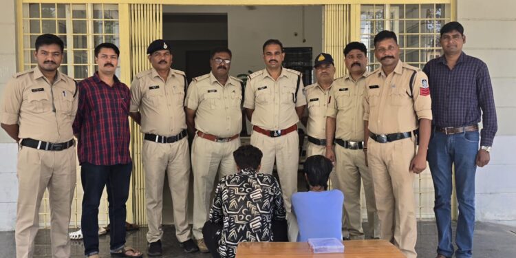 थाना रीठी पुलिस द्वारा गंभीर घटना करने की फिराक मे घूम रहे कुख्यात बदमाश से अवैध कट्टा कारतूस जप्त कर 02 युवको को किया गिरफ्तार।