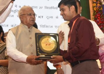 “दिलीप जायसवाल को उत्कृष्ट कार्यों के लिए राज्यपाल ने किया सम्मान”