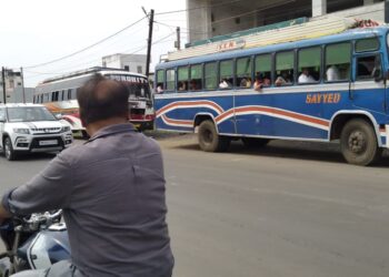 *अधिक किराया वसूलने पर यात्री बसों पर की चालानी कार्यवाही*