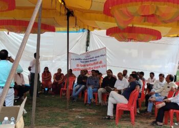 *हड़ताल… पैक्स की 146 समितियों में लगा ताला, राशन, खाद वितरण प्रभावित*  *कर्मचारियों की लंबित प्रमुख मांगें*  *बैंक में 60 प्रतिशत केडर भर्ती जो कि वर्ष 2018 से लंबित हैं तत्काल की जाए।*