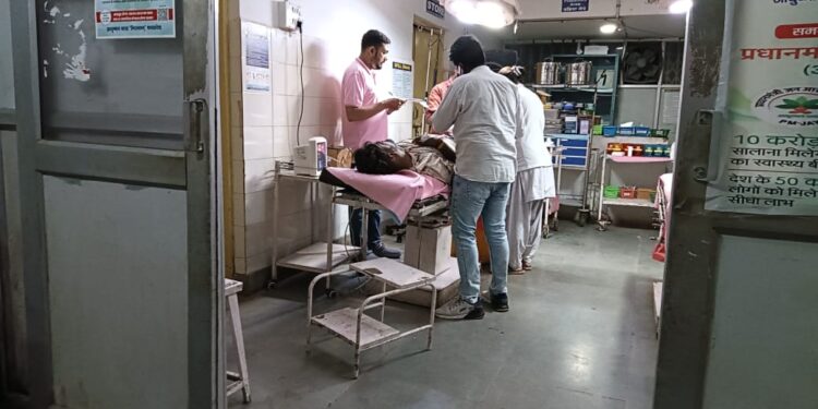 *तेज रफ़्तार ट्रक वाहन की टक्कर से दो पहिया वाहन चालक हुआ गंभीर रूप से घायल,मौके से फरार ट्रक वाहन को ट्रैफिक पुलिस ने पीछा कर धर दबोचा*  1033 वाहन की मदद से घायल को भेजा जिला अस्पताल घायल का इलाज जारी….