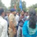 *छात्र-छात्राओं का प्रदर्शन: टीआई के कमिटमेंट पर बजाई तालियां*