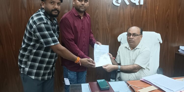 कुचबंधिया समाज द्वारा कलेक्टर को रक्षा पट्टी के नाम सोपा ज्ञापन