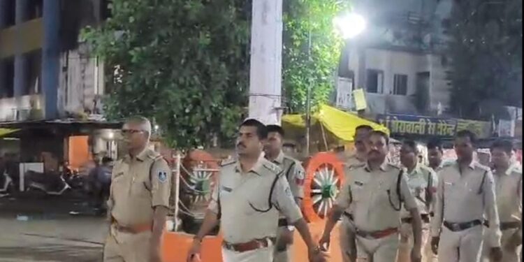 क्षेत्र में शांति व्यवस्था कायम रखने के लिए कालापीपल पुलिस ने निकाला फ्लैग मार्च…!