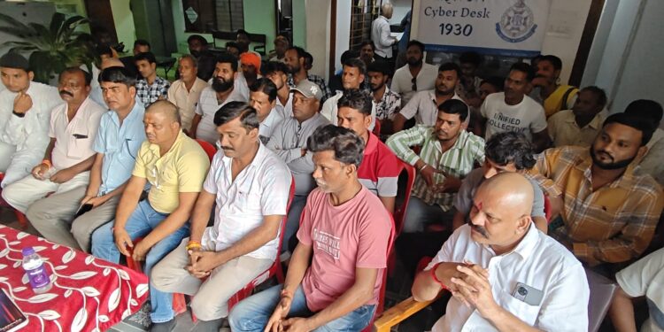 विजयराघवगढ़ पुलिस ने लिया थाना परिसर विजयराघगढ़ में शांति समिति की बैठक