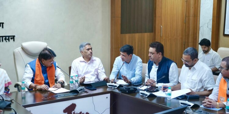 *नगरीय प्रशासन एवं विकास मंत्री कैलाश विजय वर्गीय की अध्यक्षता में 16 नगरीय निकायों की विभागीय बैठक भोपाल में हुई आयोजित*