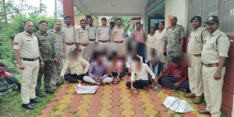 *पुलिस–फॉरेस्ट विभाग की संयुक्त कार्रवाई में 4 दुर्लभ कछुओं का रेस्क्यू*