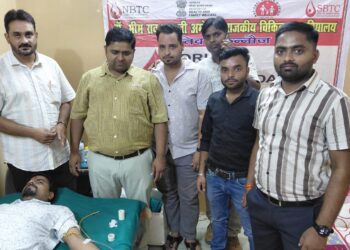 अंतरराष्ट्रीय फार्मेसी दिवस के अवसर पर फार्मासिस्ट एसोसिएशन के सदस्यों ने किया रक्तदान