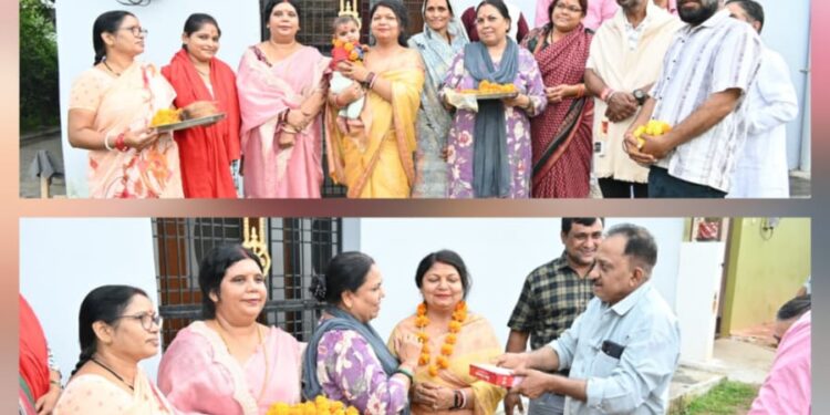 *नवरात्रि के पावन अवसर पर जयप्रकाश वार्ड वासियों को महापौर ने दी सड़क निर्माण कार्य की सौगात*  *आदर्श कॉलोनी में 8.90 लाख रुपए की लागत से निर्मित होने वाली सी.सी. सड़क का भूमिपूजन संपन्न*