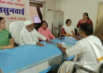 सांसद दर्शन सिंह चौधरी नगर पालिका की जनसुनवाई में पहुंचे जायजा लेने,1000 रुपए प्रति ट्राली उद्योग का कचरा उठाने पर लगेंगे…!