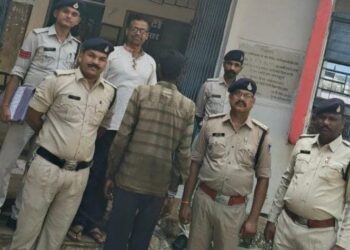 नाबालिका से दुष्कर्म का फरार आरोपी शाजापुर से गिरफ्तार, पुलिस ने भेजा जेल  शादी का प्रलोभन देकर कई बार किया दुष्कर्म,पुलिस ने किया कार्रवाई