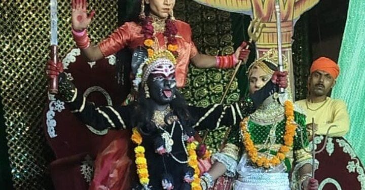 माता सीता की विदाई का मंचन देख छलके आंसू  कलाकारों ने किया आकर्षक नृत्य,उमरियापान के कटरा बाजार में चल रहा रामलीला