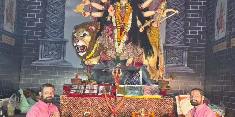 माखन नगर में सिद्धिविनायक समिति की मां महिषासुर मर्दनी प्रतिमा बनी जनाकर्षण का केंद्र… वीडियो